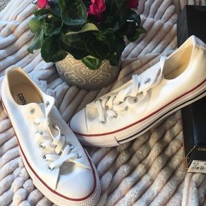 White converse All Star